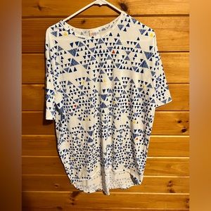 Woman's Lularoe Top